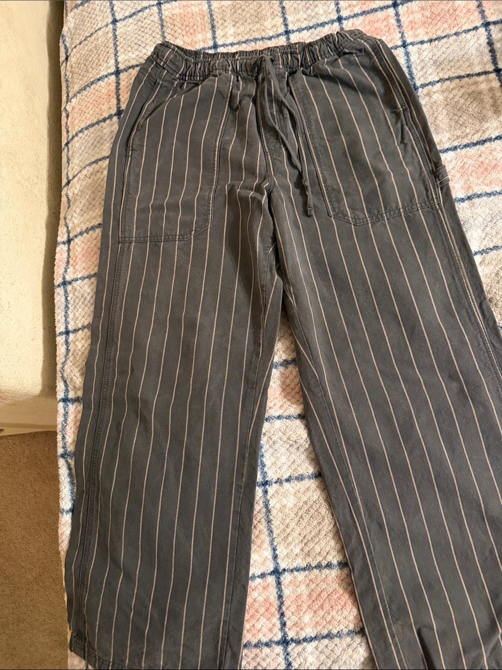 aerie women Charcoal Gray Pinstripe Drawstring Joggers.